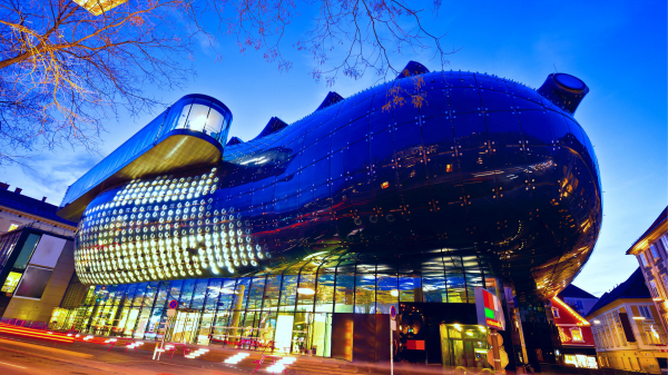 Фантастические здания и где они «обитают»: 12 необычных строений мира Фантастические здания и где они «обитают»: 12 необычных строений мира