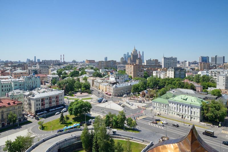 Эпоха калейдоскопа стилей: постмодернизм, лужковская архитектура и