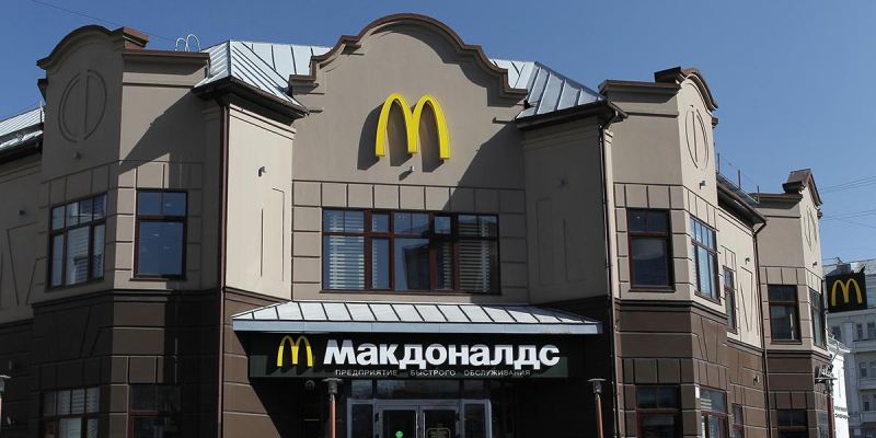 Эпоха калейдоскопа стилей: постмодернизм, лужковская архитектура и