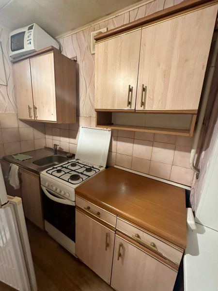 Как я сделала ремонт в хрущевке с проход­ной комнатой за 1,8 млн рублей: фото до ​и после