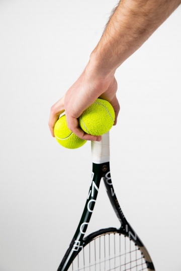 Выпускник Central Saint Martins создал устойчивый аналог теннисного мяча