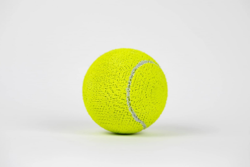Выпускник Central Saint Martins создал устойчивый аналог теннисного мяча