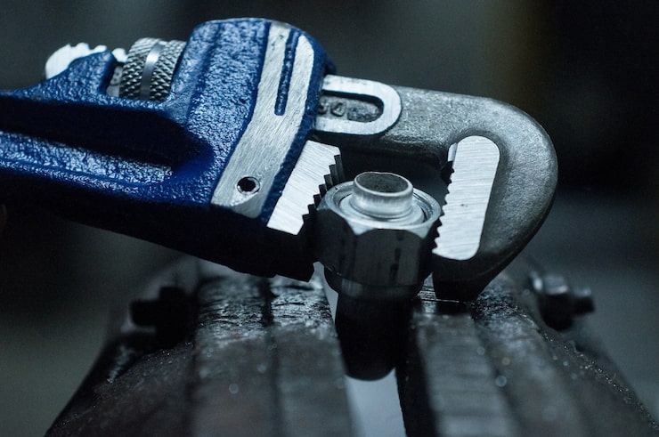 Подготовка инструментов и материалов для откручивания болта